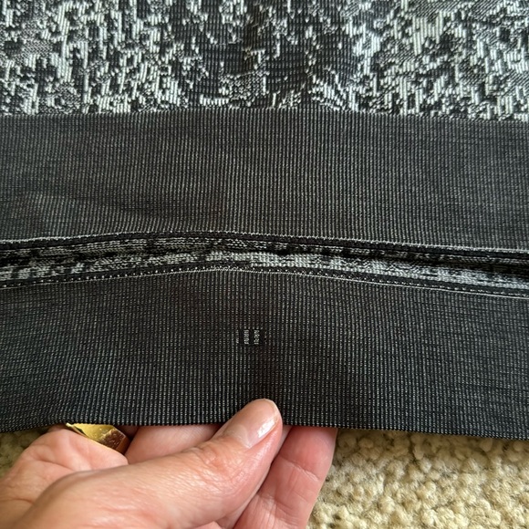 Lululemon Swiftly Breathe Short Sleeve Floral Fauna Black Rhino Grey Women's 8 - Picture 3 of 3